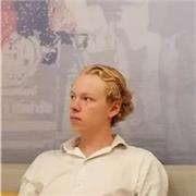 Mathématiques niveau L1 ou niveau lycée. Je peux aussi enseigner les mathématiques appliqué à l'économie (type micro-économie)